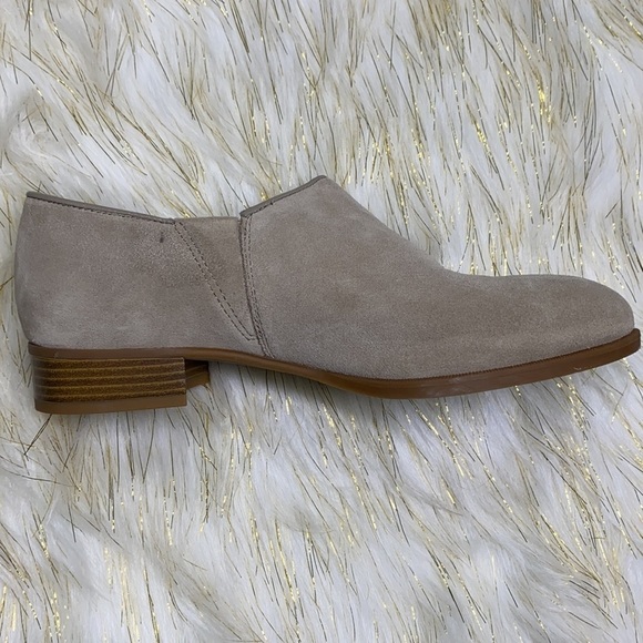 Nine West - Light Grey Suede Bootie Size 7.5 - Picture 13 of 14